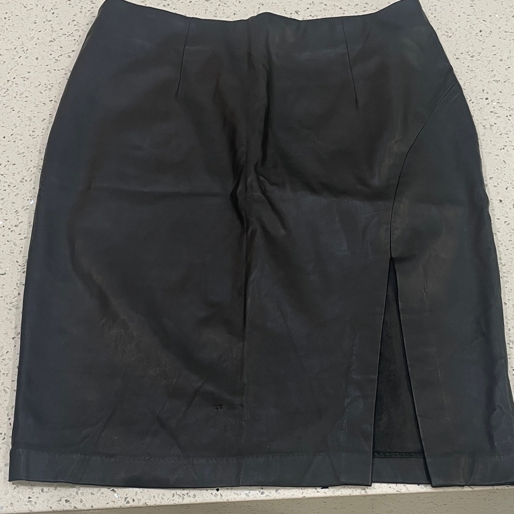 Forever 21 Contemporary Black pencil faux leather skirt size large